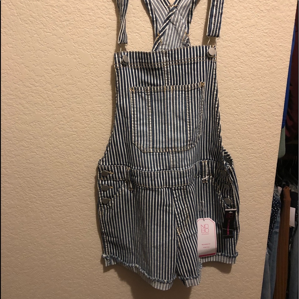 NWT NO BOUNDARIES NAVY STRIPED OVERALL SHORTS
